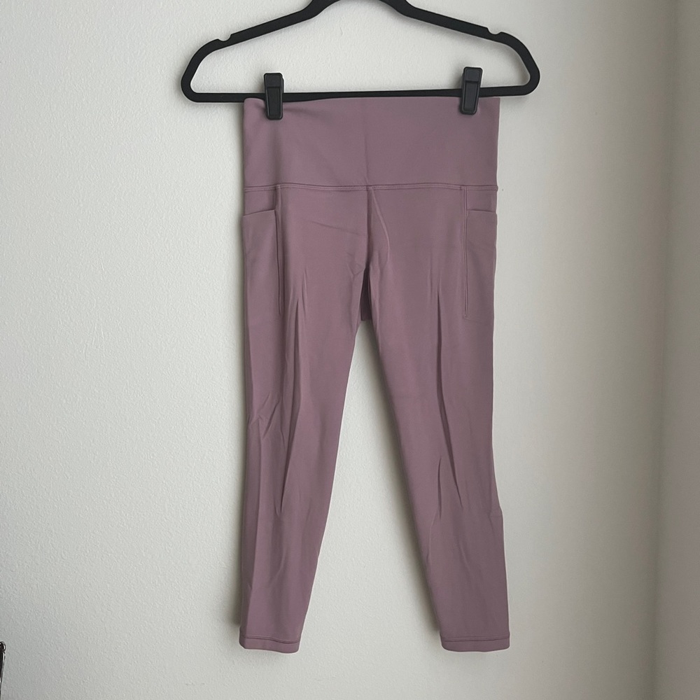 Athleta Salutation Stash 7/8 Petite Legging